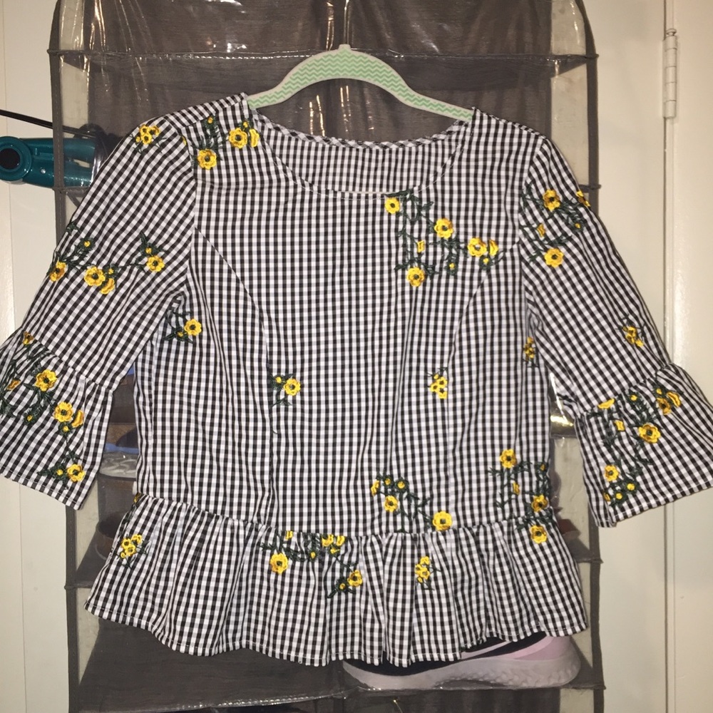 Gingham Blouse with yellow flowers
